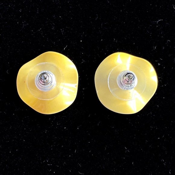 1980s Yellow Undulating Wave Enamel Stud Earrings Lightweight New Cushion Backs - Picture 5 of 8